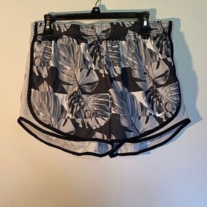 Nike Women's Leaf Patterned Athletic Shorts